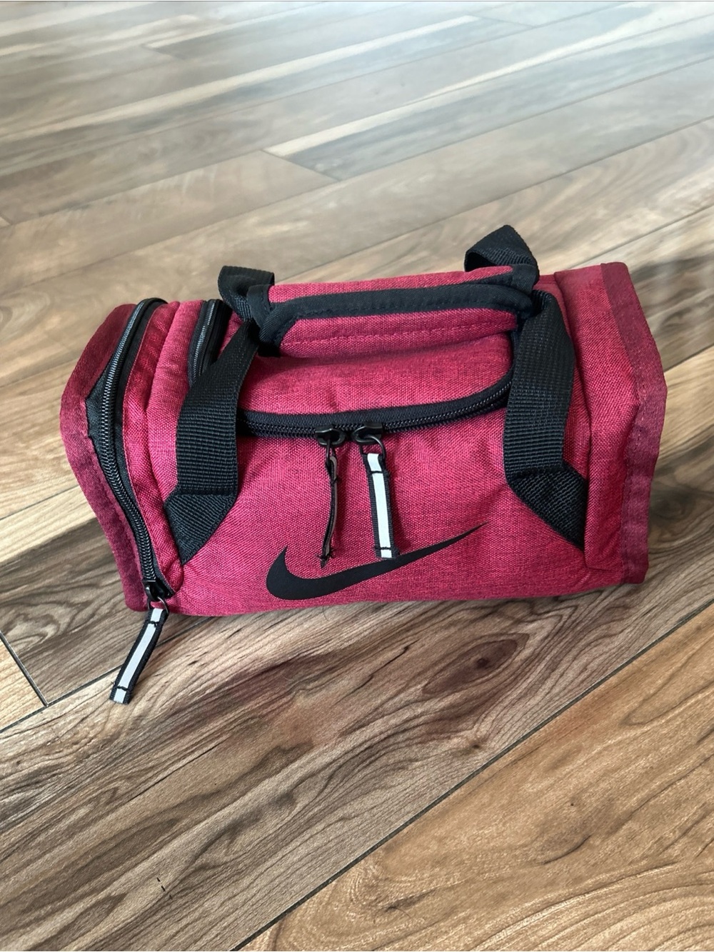 Nike Fuel Pack Insulated Lunch
Bag Mini Duffel Style Tote Maroon/Black